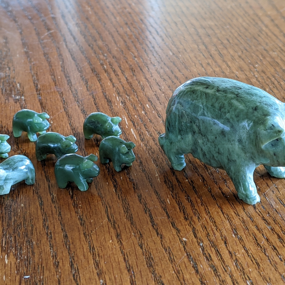 Jade pig set
